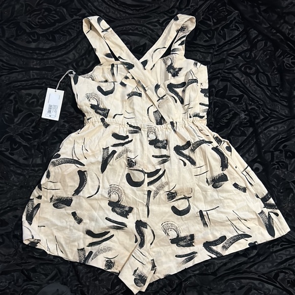 Women’s sleeveless cross back linen Romper dress NWT - Picture 8 of 14